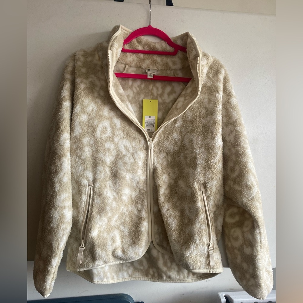 All in motion Woman’s M Animal print Sherpa like jacket NWT in Beige/Cream